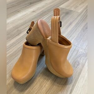 Universal Thread Tan Slingback Clog Heels